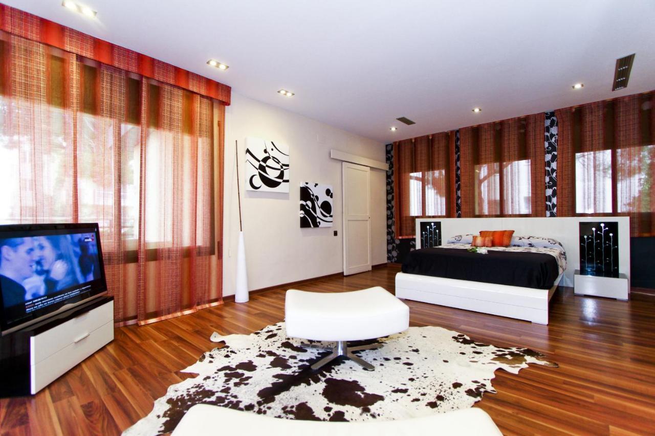 New Play Lake Villa Salou Exterior photo